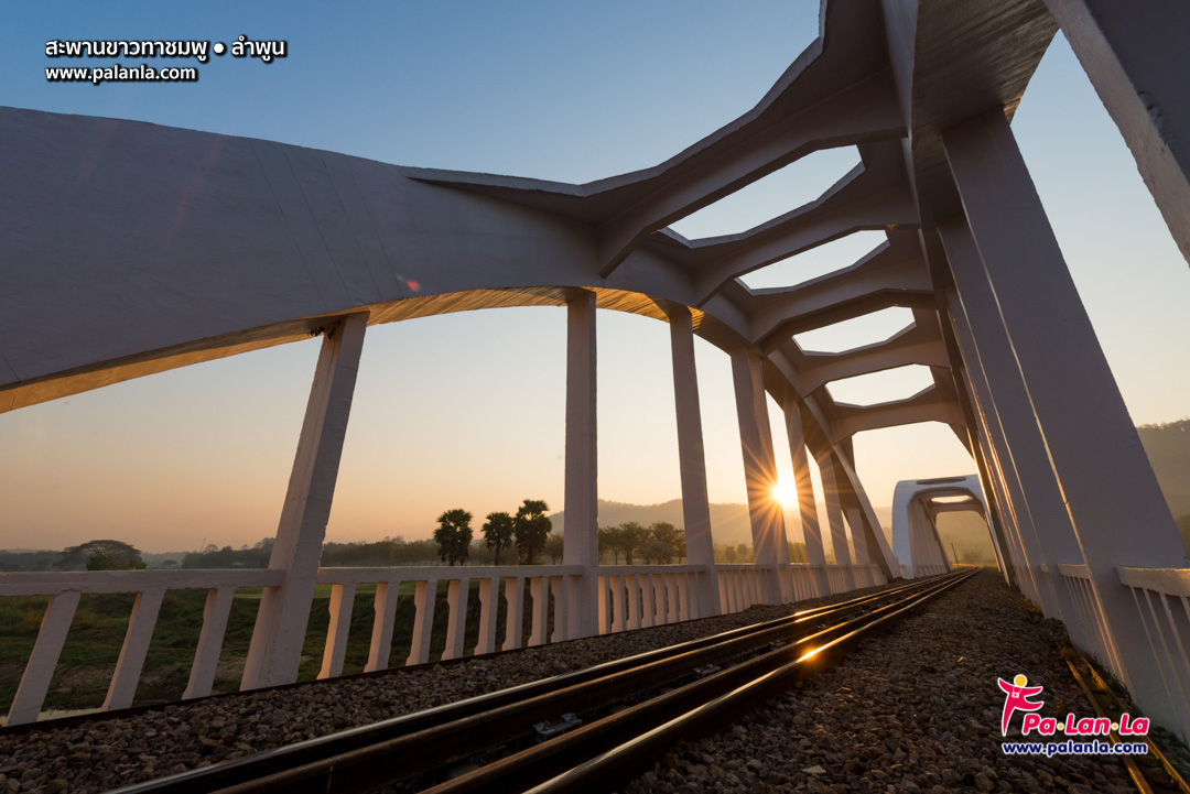 Tha Chomphu White Bridge